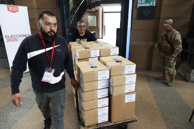 Preparativos para la segunda vuelta presidencial en Chile.