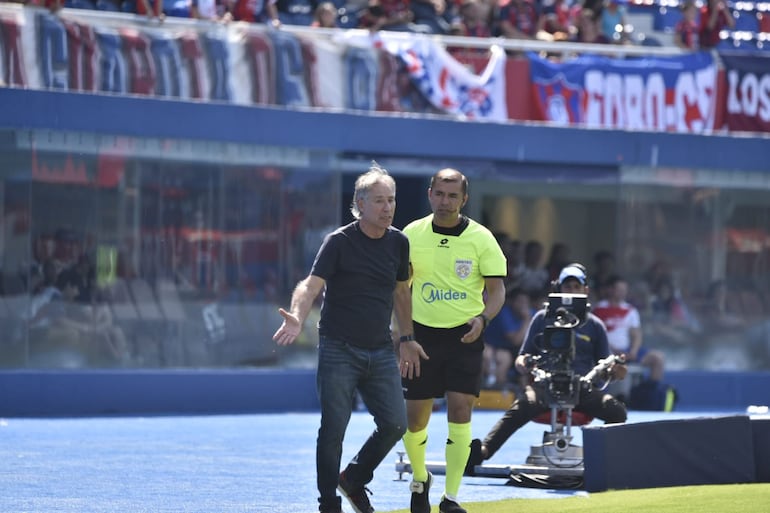 El entrenador de Cerro Porteño, Ariel Holan, ya piensa en Palmeiras, el duelo revancha por los octavos de final de la Copa Libertadores.
