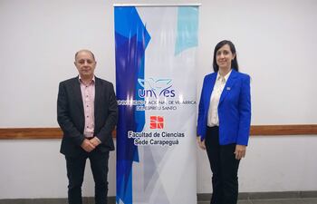 El electo vicedecano, magíster Manuel García, y la flamante decana, magíster Marta Sánchez.