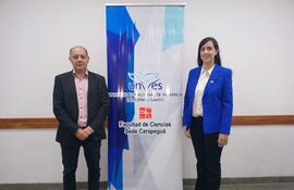El electo vicedecano, magíster Manuel García, y la flamante decana, magíster Marta Sánchez.