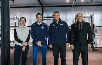 Autoridades de la Unión de Rugby del Paraguay y del Comité Olímpico Paraguayo en la inauguración del Gimnasio "José Eduvigis Díaz".
