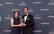 El tenista español Rafael Nadal posa junto a su esposa, Xisca Perelló, tras recibir el galardón Premio Laureus 'Deporte para Bien' a la mejor institución solidaria por el trabajo de la Fundación Rafa Nadal durante la gala de entrega de los Premios Laureus este lunes en el Palacio Cibeles de Madrid.