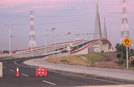 El Puente Héroes del Chaco se encuentra en su etapa final y sería habilitado el 1 de marzo, según el MOPC.