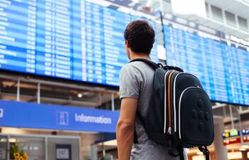 ¿Qué llevar en la mochila de mano en el avión?