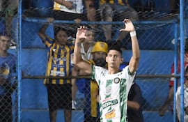 Estiven Osmar Pérez (25 años) festeja su gol para Rubio Ñu, cuya positiva racha se inició frente a Libertad con el gol del delantero.
