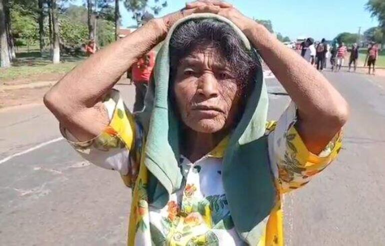 La señora Martina Espíndola de Maracaná denunció que fue expulsada con su gente de la comunidad Yvy Pora.
