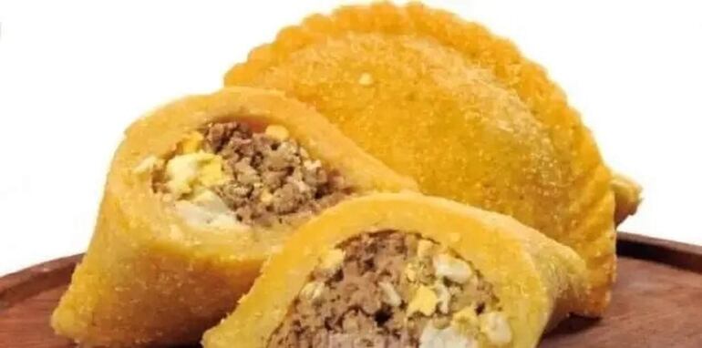 Empanada de mandioca o pastel mandi´o.