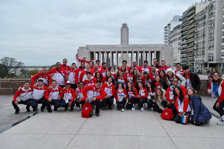 La delegación del Team Paraguay previo al desfile.