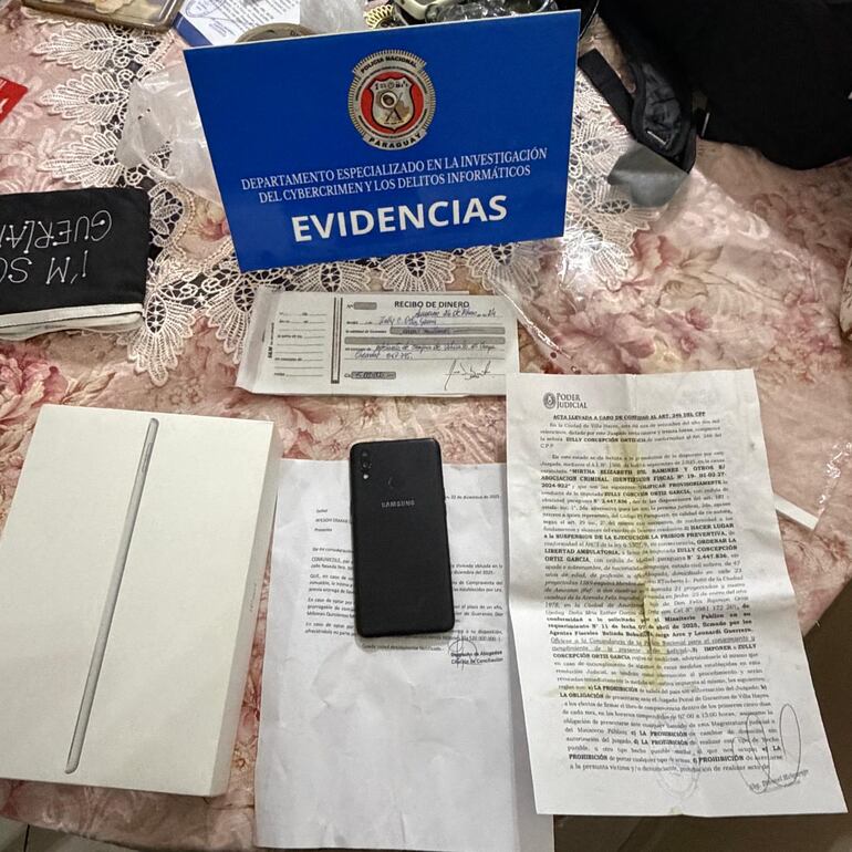 Dcoumentos varios y también más artículos electrónicos fueron incautados por la Policía de Cybercrimen y Delitos Informáticos.