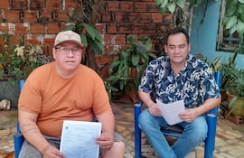 El presidente de la Contraloría Ciudadana, Oscar Patiño (izq) y Mario Ibarra, principales detractores de la municipalidad de Ñemby.