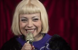 La cantante chilena Mon Laferte habla durante una conferencia de prensa este miércoles, en Ciudad de México (México).