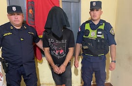 Detienen a hombre con orden de captura por abuso y hallan con él a niña de 13 años desaparecida.