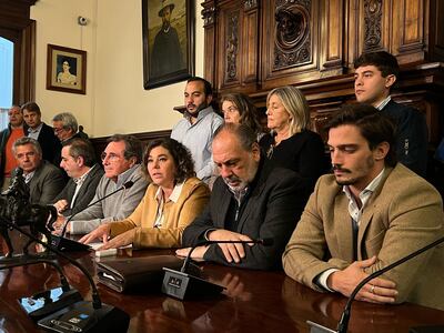 Macarena Rubio (c) , dirigente del partido Nacional de Uruguay, durante el anuncio como nueva líder del movimiento oficialista.