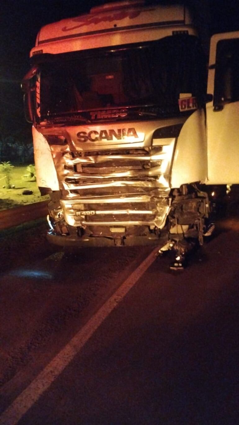 Conductor falleció tras chocar contra un camión en Tomás Romero Pereira