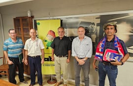 De izquierda a derecha: Benjamin Benitez, Felipe Mercado, Jorge Cabrera, Edgar Benitez y Reinaldo Pino Vallejos, todos militares retirados quienes se manifestaron en contra del proyecto de reforma de la Caja Fiscal actual, y promueven una contrapropuesta "integral".