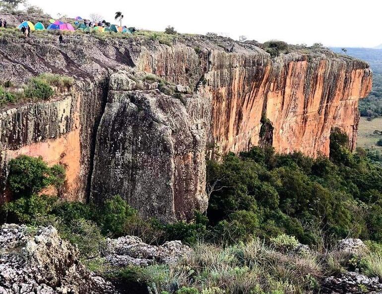 Anteriormente los visitantes tenían acceso libre al cerro y subían en grupo para acampar.