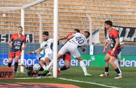 Gol de Iván Villalba (40) para el triunfo de Independiente Rivadavia sobre Central Córdoba de Rosario.
