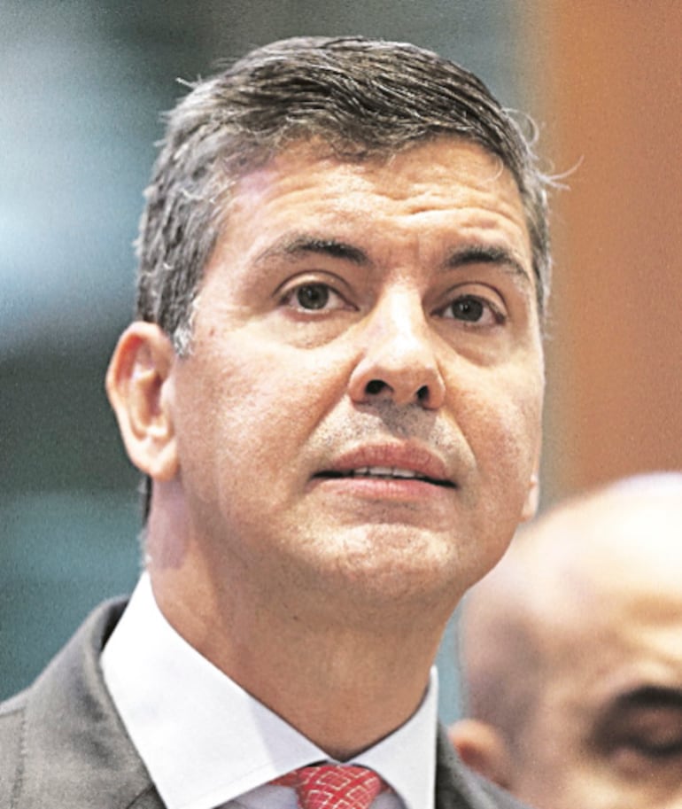 Santiago Peña, presidente.