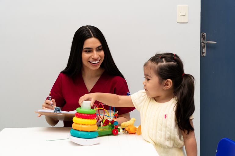 Los egresados de UniNorte se distinguen por su sólida formación profesional en diversas áreas, siendo altamente valorados en el mercado local e internacional.