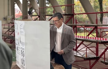Horacio Cartes votando en las elecciones municipales. Foto: Osmar Henry/ABC TV.
