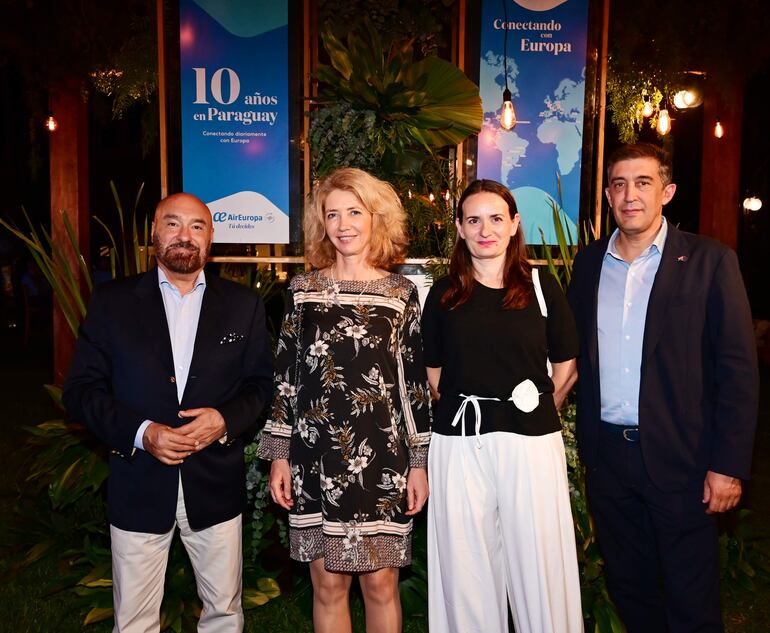 Pierre-Chirstian Soccoja, embajador de Francia; Katja Afheldt, embajadora de la Unión Europea en Paraguay; Ania Swida y Jean Michel Bruggeman.   
