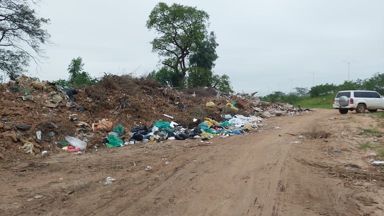 La inacción estatal obliga a los vecinos a convivir entre contaminación, quema de basura y deterioro urbano.