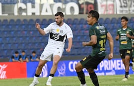 Definición del neozelandés Tim Payne para el quinto gol de Olimpia frente a Rubio Ñu.