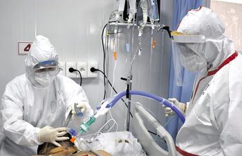 Actualmente el 100% de las 756 camas de terapia intensiva disponibles en el país están ocupadas por pacientes covid y polivalentes.
