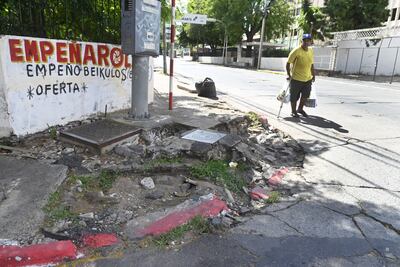 Hasta ahora no se arreglaron los cordones, como se prometió se haría. Por ejemplo, sobre Río Paraguay y Av. España, Asunción.