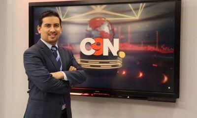 El periodista fue despojado de varias pertenencias durante un asalto perpetrado por cuatro delincuentes.