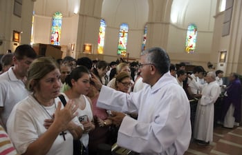 Devotos participaron masivamente en la misa de Cuaresma en Caacupé.