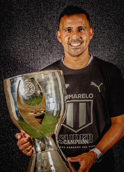 Sergio Daniel Aquino (45 años), director técnico de Libertad.