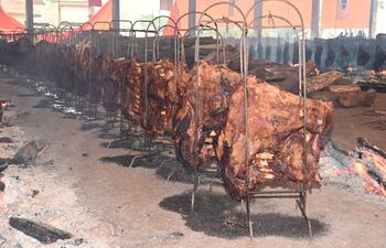 El desfile del costillar es la gran atracción de la Fiesta de la Costilla.