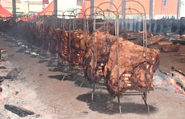 El desfile del costillar es la gran atracción de la Fiesta de la Costilla.