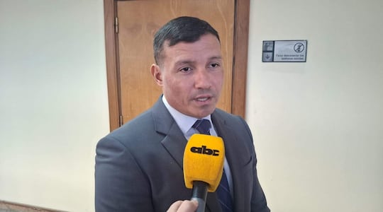 Aldo Cantero es entrevistado por un periodista de ABC.