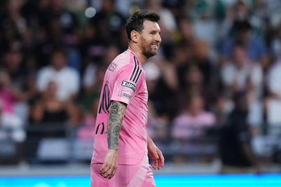 Lionel Messi del Inter Miami CF reacciona durante el partido de la Fase Uno de la Leagues Cup entre el Inter Miami CF y el León en el Nu Stadium, en Miami, Florida.