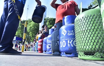 Las garrafas están expuestas al sol.