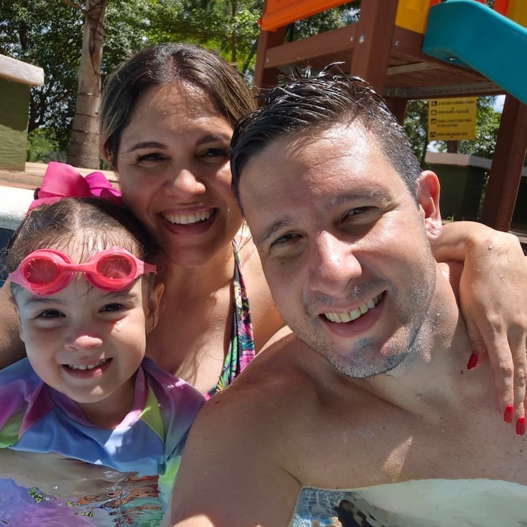 ¡Hermosa familia! Benjamín Hockin y Giulietta Mora con su hija Sienna Vittoria. (Instagram/Benjamín Hockin)