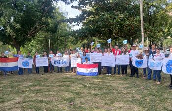 Segundo día de la manifestación docente en Fuerte Olimpo, Alto Paraguay