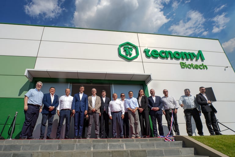 En 2024, la organización dio un paso fundamental con la inauguración de Tecnomyl Biotech, la planta de biológicos más grande del Paraguay, abriendo camino para la exportación de insumos biológicos a Sudamérica.