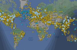 Los vuelos en todo el mundo. La aviación civil se recupera luego del impacto de la pandemia del covid-19. (captuta de pantalal de FlyRadar24)
