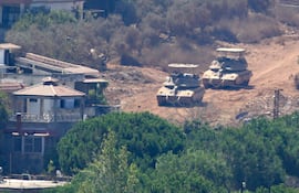 Tanques israelíes en Zawtar al Sharqiyah.