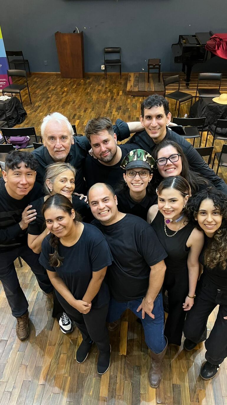 El elenco de la obra "Cuentos de la vieja tacuaral", que se presentará este sábado en el ICPA.