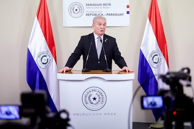 AME9894. ASUNCIÓN (PARAGUAY), 12/12/2022.- El abogado Emiliano Rolón Fernández habla durante una conferencia de prensa hoy, tras culminar su reunión con el presidente paraguayo, Mario Abdo Benítez, en la sede del Mburuvicha Roga, residencia presidencial, en Asunción (Paraguay). El presidente Mario Abdo Benítez recibió este lunes a los candidatos y candidata a la Fiscalía General del Estado, ternados por el Consejo de la Magistratura. EFE/Nathalia Aguilar