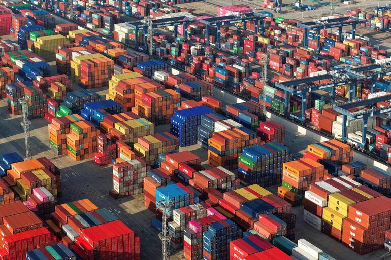 Contenedores en el puerto de Nanjing, en China. 