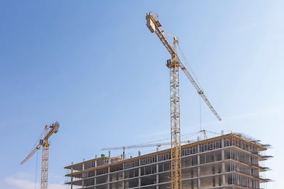 El desarrollo de proyectos residenciales requiere infraestructura, transporte y servicios básicos para acompañar el crecimiento urbano.