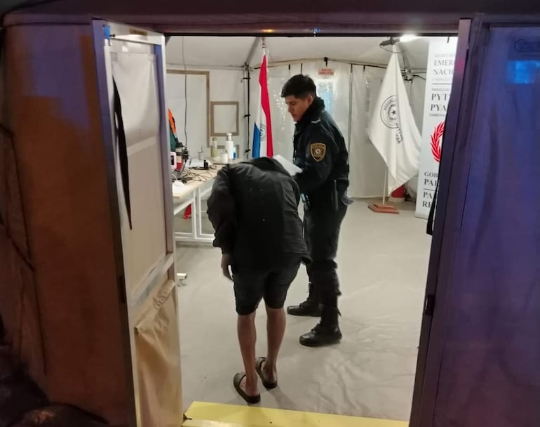 Policía "rescata" a un indigente con nueve antecedentes - Policiales