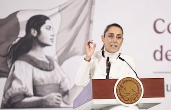 La presidenta de México, Claudia Sheinbaum, habla durante una rueda de prensa este martes, en el Palacio Nacional de Ciudad de México (México).