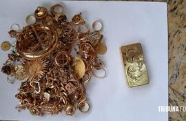 Las joyas y barra de oro que tenían como destino final Asunción y que quedaron incautadas en Brasil.