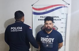 Cristian Narváez (de frente) fue imputado por homicidio doloso y omisión de auxilio por la muerte de Arnaldo Ramón, de 44 años,